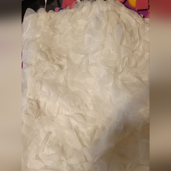 Elegant White Strapless Dress - Picture 14 of 14